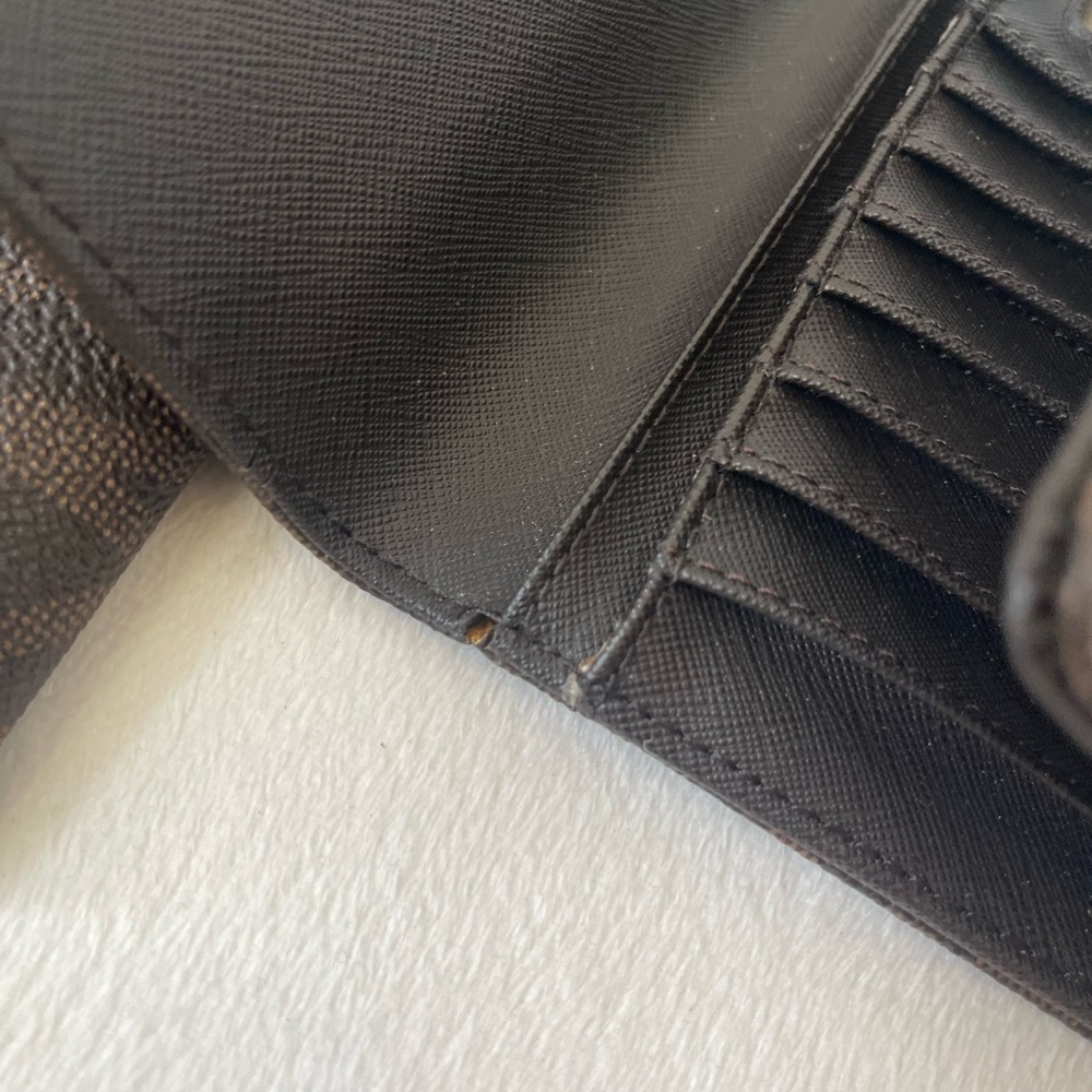 Michael Kors Dark Brown Signature Wallet set - Picture 6 of 10